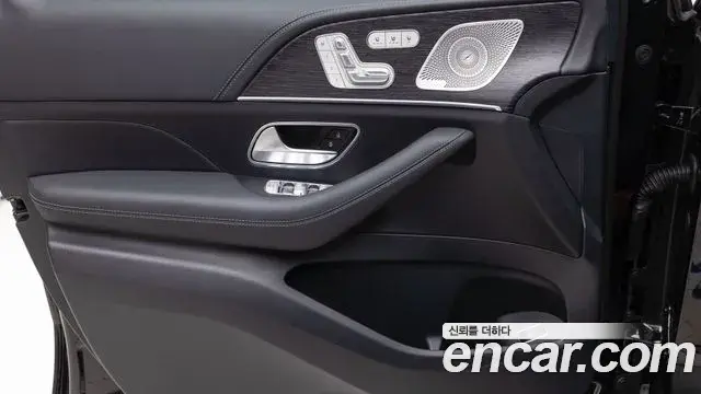 Mercedes-Benz GLE-Class 2025 — Photo 15/20