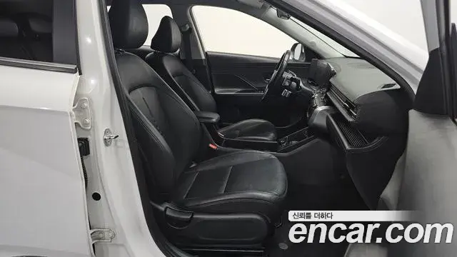 Hyundai Kona 2023 — Фото 10/20