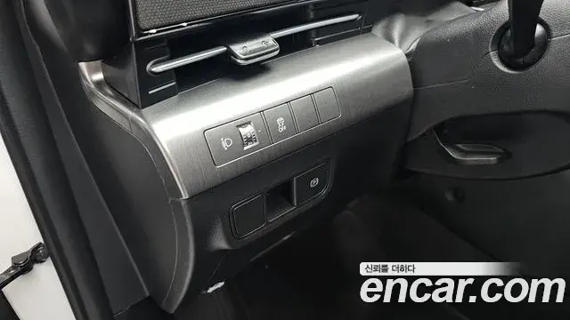 Hyundai Kona 2023 — Фото 17/20