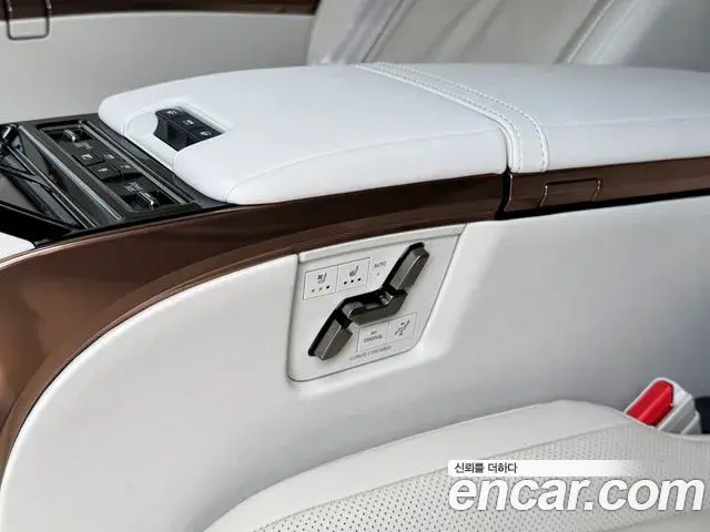 Lexus LM 2024 — Фото 9/20