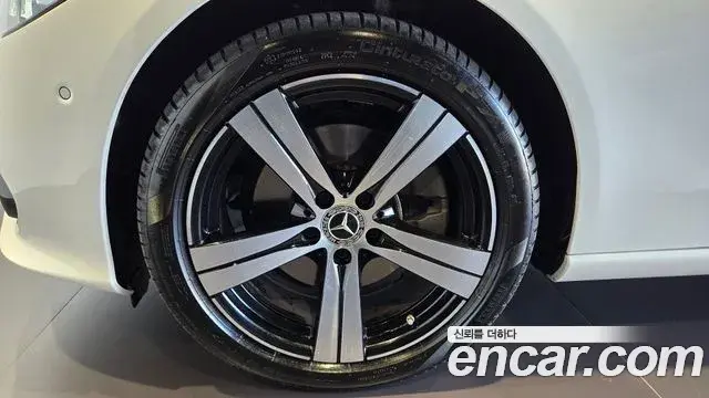 Mercedes-Benz C-Class 2026 — Фото 4/18