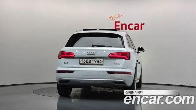 Audi Q5 2020 — Фото 4/20