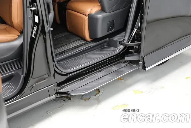 Toyota Alphard 2025 — Фото 19/20