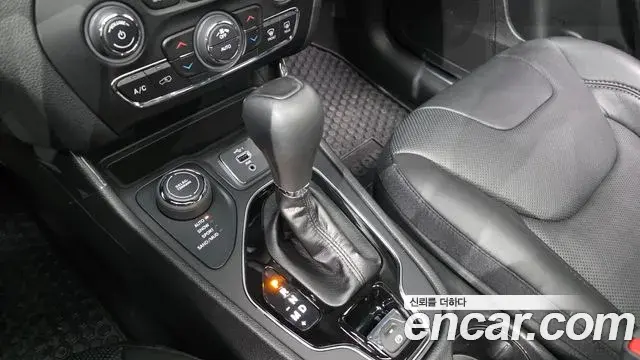Jeep Cherokee 2021 — Photo 9/20