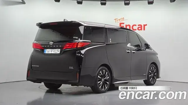 Toyota Alphard 2025 — Фото 2/20