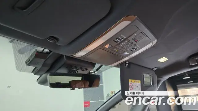 Toyota Alphard 2025 — Фото 19/20