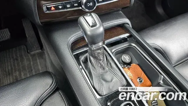 Volvo XC90 2018 — Фото 9/20