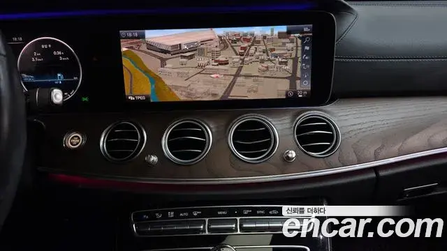 Mercedes-Benz E-Class 2018 — Фото 12/20