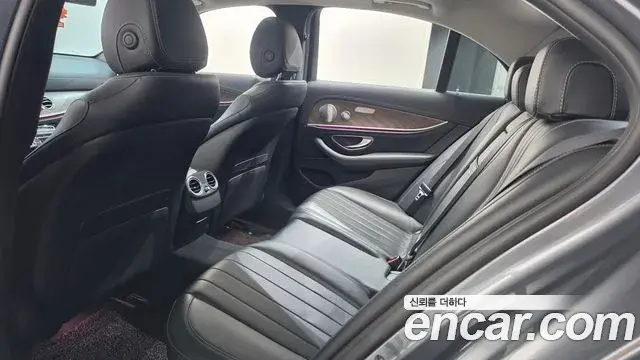 Mercedes-Benz E-Class 2018 — Фото 20/20