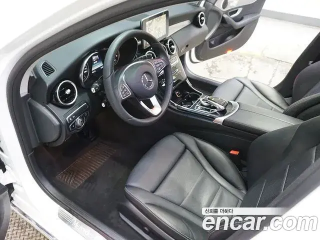 Mercedes-Benz C-Class 2018 — Şəkil 18/20