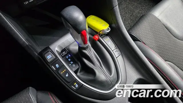 Hyundai Veloster 2018 — Şəkil 13/20