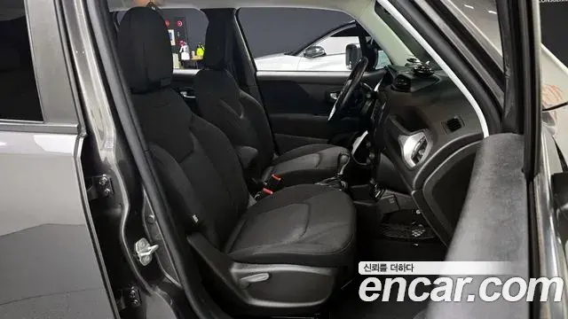 Jeep Renegade 2021 — Photo 11/20