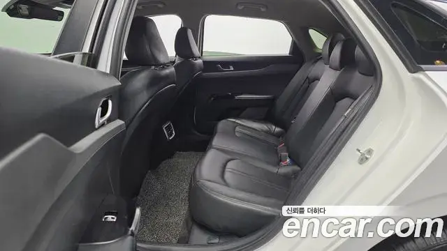 Kia K5 2022 — Şəkil 16/20