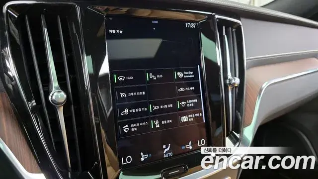 Volvo V60 Cross Country 2021 — Şəkil 8/20