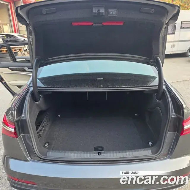 Audi A6 2021 — Photo 17/18