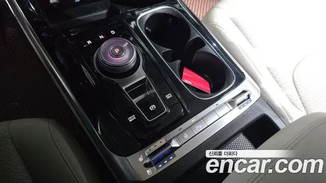 Kia Carnival 2021 — ფოტო 17/20