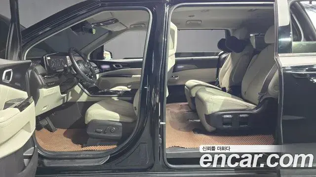 Kia Carnival 2021 — ფოტო 3/20