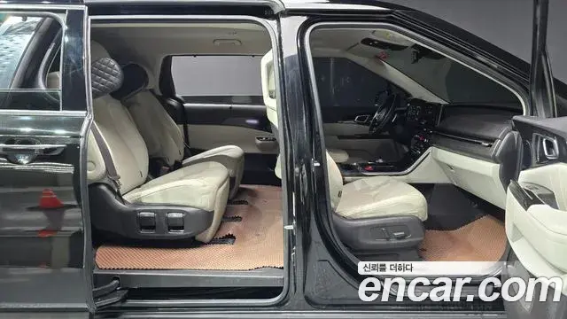 Kia Carnival 2021 — ფოტო 6/20