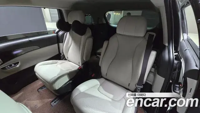 Kia Carnival 2021 — ფოტო 12/20
