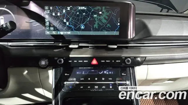 Kia Carnival 2021 — ფოტო 16/20