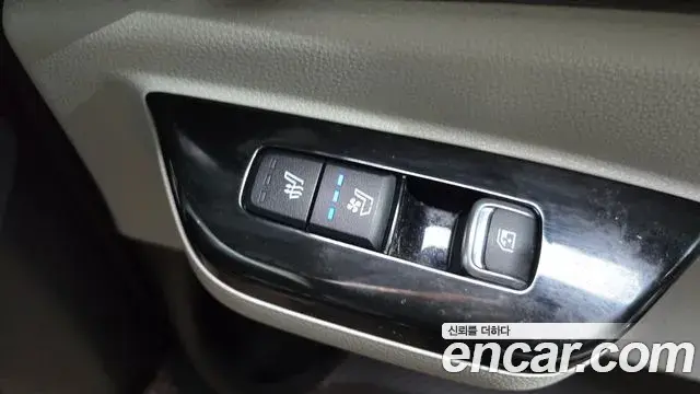 Kia Carnival 2021 — ფოტო 1/20