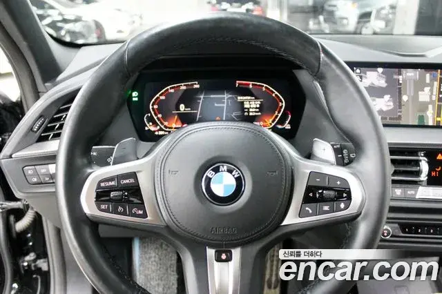 BMW 1 Series 2023 — Фото 11/20