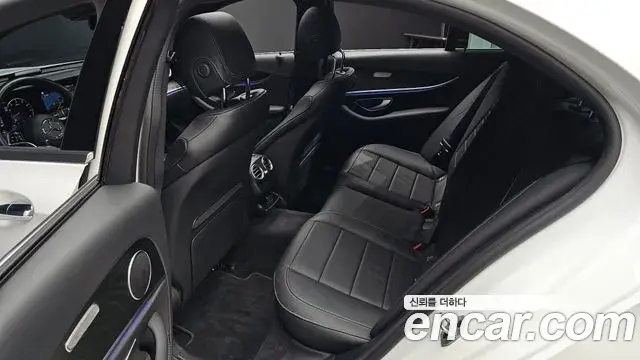 Mercedes-Benz E-Class 2023 — Фото 12/20