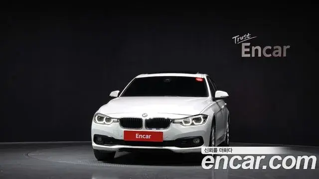 BMW 3 Series 2018 — Şəkil 10/20