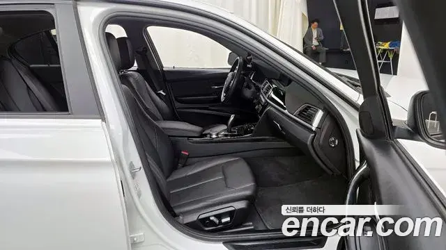 BMW 3 Series 2018 — Şəkil 15/20