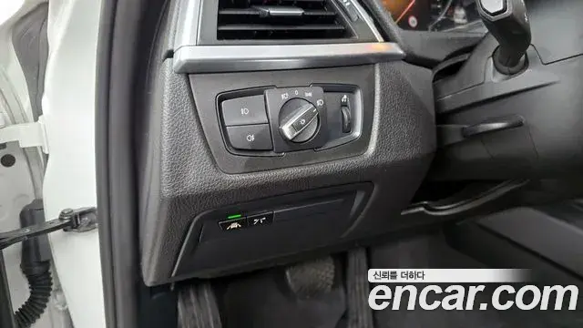 BMW 3 Series 2018 — Şəkil 17/20