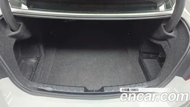 BMW 3 Series 2018 — Şəkil 9/20