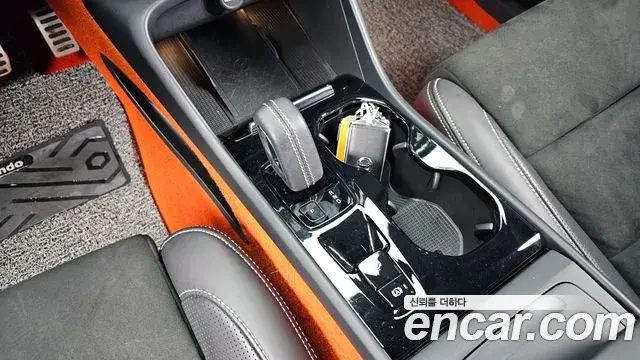 Volvo XC40 2020 — Şəkil 8/19