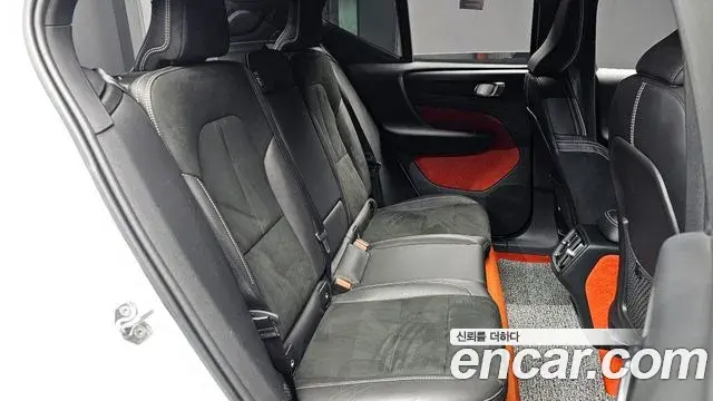 Volvo XC40 2020 — Şəkil 9/19