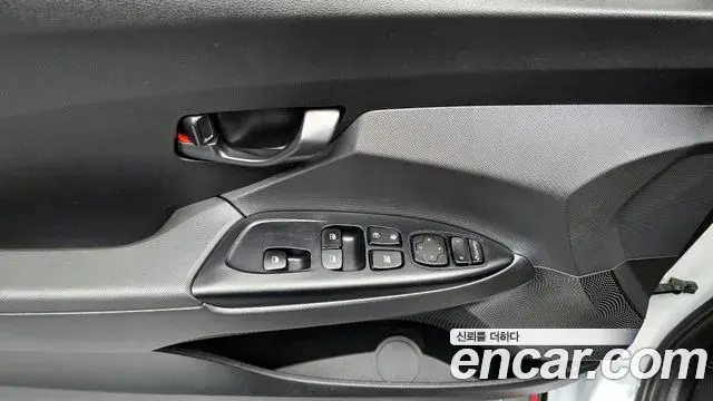 Hyundai Veloster 2019 — Фото 17/20