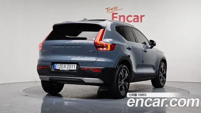 Volvo XC40 2022 — Şəkil 1/20