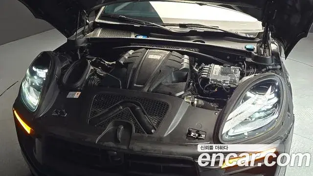 Porsche Macan 2023 — Şəkil 8/20