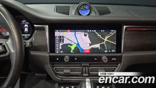 Porsche Macan 2023 — Şəkil 10/20