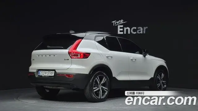 Volvo XC40 2020 — Фото 2/20