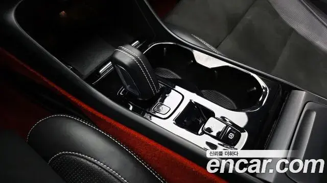 Volvo XC40 2020 — Фото 9/20