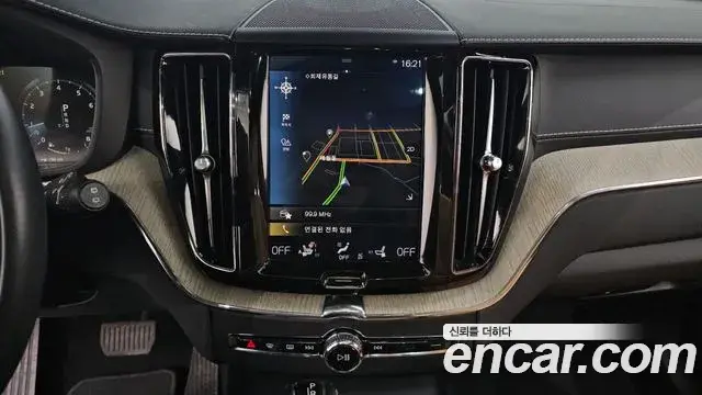 Volvo XC60 2018 — Фото 11/20