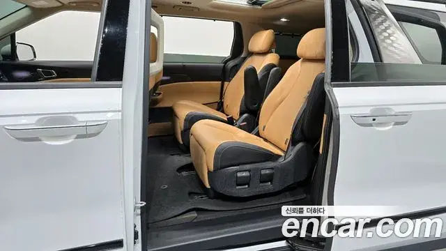 Kia Carnival 2022 — Фото 12/20
