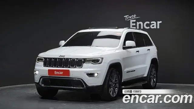 Jeep Grand Cherokee 2018 — Фото 1/20