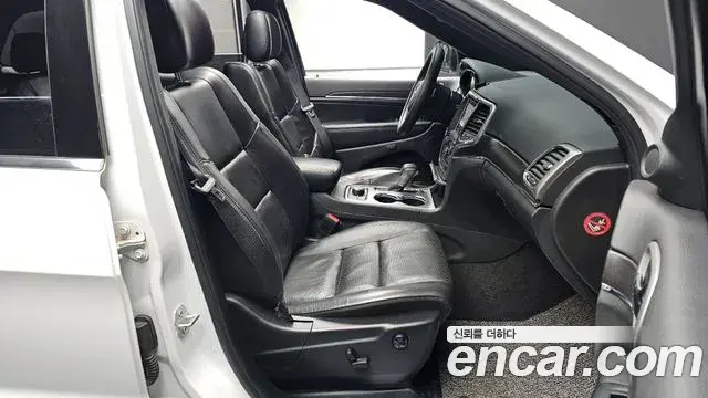 Jeep Grand Cherokee 2018 — Фото 10/20