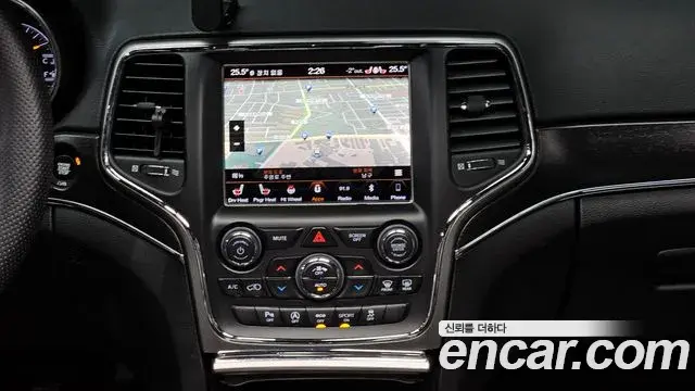 Jeep Grand Cherokee 2018 — Фото 14/20