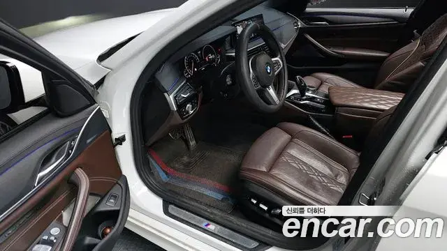 BMW 5 Series 2019 — Фото 11/20