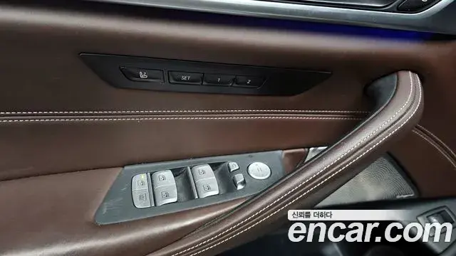 BMW 5 Series 2019 — Фото 18/20