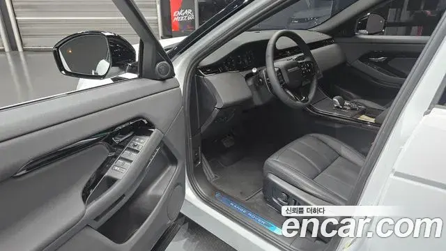 Land Rover Range Rover Evoque 2025 — Фото 11/20