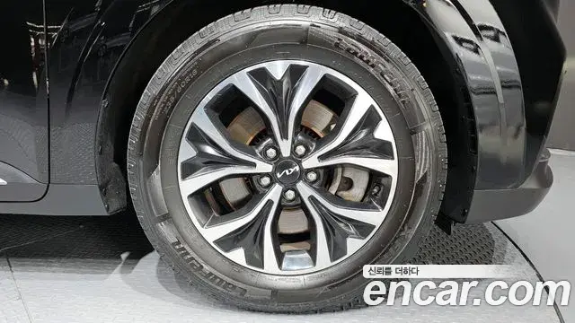 Kia Carnival 2023 — Şəkil 10/20