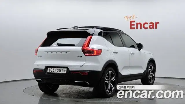 Volvo XC40 2020 — Şəkil 7/20