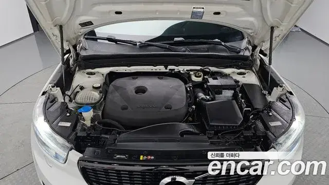 Volvo XC40 2020 — Şəkil 1/20